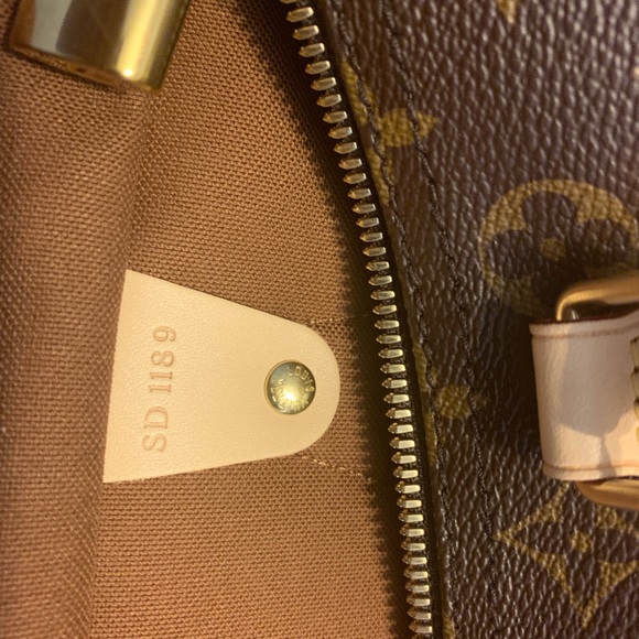 Authentic lv - Picture 7 of 8